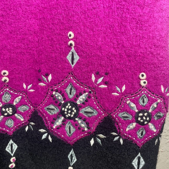 Carson Purple Hook 100% Wool Fuzzy Floral‎ Embroidered Sweater Vest Womens Sz M - Picture 2 of 7